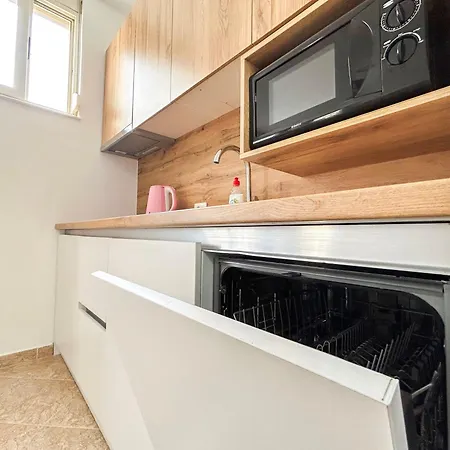 1 Bedroom 1070 Apartment