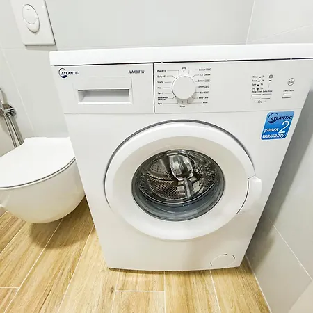 Apartment 1 Bedroom 1070 *