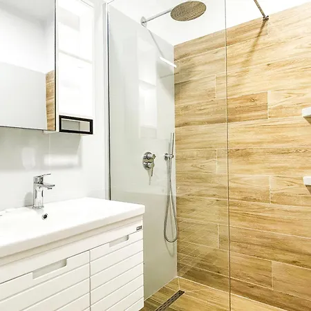 Apartment 1 Bedroom 1070