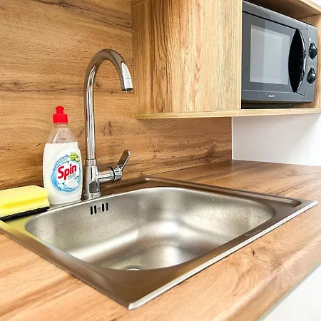 1 Bedroom 1070 Apartment *