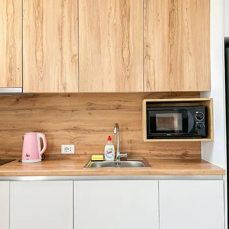 1 Bedroom 1070 *