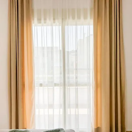 Apartment 1 Bedroom 1070 *