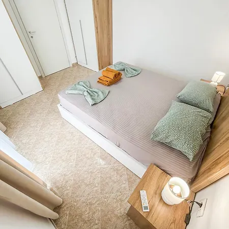 1 Bedroom 1070
