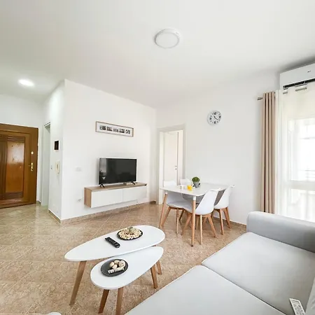 Apartment 1 Bedroom 1070 *