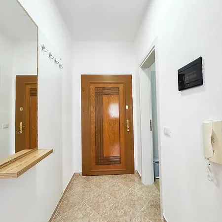 1 Bedroom 1070 Apartment