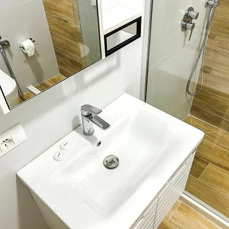 1 Bedroom 1070 Dıraç