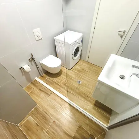1 Bedroom 1070 Daire