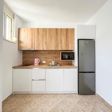 1 Bedroom 1070 Daire